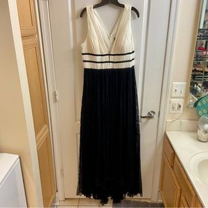 Adrianna Papel lace gown- 16- like new!